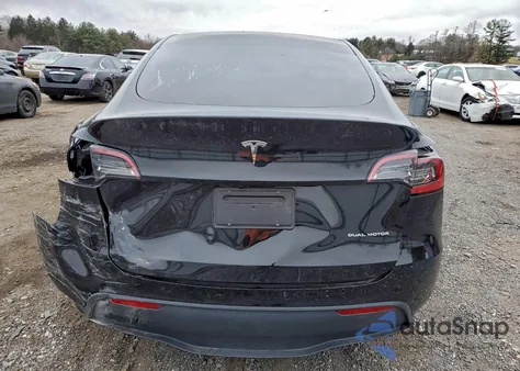 2023 Tesla Model Y z USA, uszkodzony, nr VIN 7SAYGDEE7PA194337